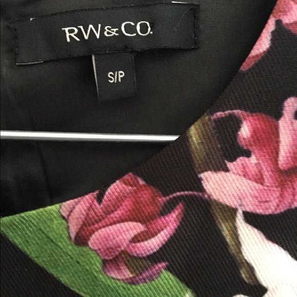 Sleeveless floral blouse - Picture 5 of 8